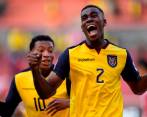 La celebración de Félix Torres Caicedo autor del primer gol ecuatoriano. FOTO EFE