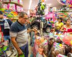 Según las agremiaciones comerciales, el 25 % de las ventas en diciembre están relacionadas con juguetería y regalos para Nochebuena. FOTO Carlos Velásquez