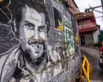 En algunos sectores de Medellín se les sigue hablando a los turistas sobre el extinto cartel de Pablo Escobar. FOTO: CARLOS VELÁSQUEZ