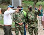 Los comandantes del Gaula Militar y de la Cuarta Brigada, tras una reunión a instancias del alcalde de Venecia, confirmaron la instalación de dos sedes del Gaula en el Suroeste antioqueño. FOTO CORTESÍA