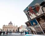 El Vaticano informó del “grave” estado de salud del Papa emérito Benedicto XVI. El Papa Francisco también está enfermo por un problema en su rodilla derecha. FOTO: EFE