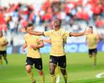 El venezolano Róbinson Flores celebra con Águilas Doradas, el primero de los dos goles con los que vencieron a América, en el Alberto Grisales de Rionegro. FOTO camiilo suárez