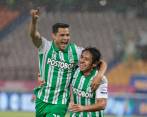 Giovanny Moreno celebra con Daniel Mantilla en la victoria anteOnce Caldas, por los octavos de la Copa Betplay. FOTO Carlos Velásquez 