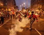 Ya van al menos tres muertos en las enfrentaciones entre manifestantes defensores del ex presidente Pedro Castillo y la Policía. FOTO: EFE