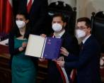 En el evento para recibir el nuevo proyecto de carta magna, el presidente Gabriel Boric les pidió a los chilenos que lo estudien bien para que de manera consciente decidan si la aceptan. FOTO getty
