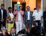 La reforma se conoció tras varios días de retraso en un acto público en la Casa de Nariño. Estuvieron, de derecha a izquierda, David Racero (Presidente de la Cámara; Francia Márquez (Vicepresidenta); Carolina Corcho (Ministra de Salud); Gustavo Petro (Presidente); Verónica Alcocer (Primera Dama); y Roy Barreras (Presidente del Senado). FOTO Colprensa