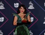 De manera sorpresiva, Juliana Velásquez interpretó un fragmento de una de sus canciones antes de recibir el gramófono. Foto: EFE