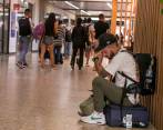 Miles de personas están perjudicadas tras el cese de operaciones de Viva. FOTO CARLOS VELÁSQUEZ