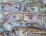 El precio del dólar bajó antes de llegar a los $5.000. Foto: Carlos Velásquez