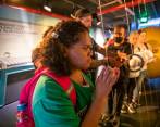El club de astronomía para ciegos de El Planetario se llama El Ojo sonoro. Fotos Carlos Velásquez