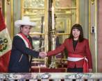 Pedro Castillo y su nueva Primera Ministra, Mirtha Vásquez, durante su nombramiento. FOTO EFE