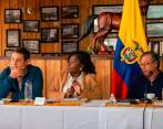 De izquierda a derecha: Mauricio Lizcano (director del Dapre), Francia Márquez (vicepresidenta) y Gustavo Petro (presidente). FOTO: Cortesía Presidencia