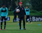 El técnico de la Selección Sub-20 de Colombia, Héctor Cárdenas, se encuentra en una gira amistosa en Europa con el seleccionado, precisamente de cara a este evento que hoy está en vilo. FOTO COLPRENSA
