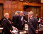 El canciller Álvaro Leyva se encuentra con la delegación colombiana que se presenta ante la CIJ. FOTO: CORTESÍA CANCILLERÍA