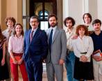 Ricardo Darin y Juan Pedro Lanzani en el centro, rodeados de los actores que hicieron parte de esta película. FOTO Cortesía