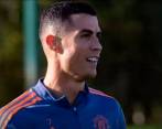 A Cristiano se le vio sonriente en el entrenamiento de este miércoles con el Manchester United. FOTO @ManUtd