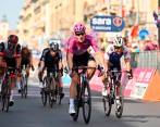 Arnaud Demare se quedó con la etapa 13 del Giro de Italia. FOTO @GIRODIITALIA