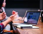 Una opción para compartir archivos con personas que no intercambia información de manera recurrente. Foto: Headway vía Unsplash