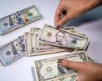 El dólar se cotiza por debajo de los $4.300. FOTO: CARLOS VELÁSQUEZ