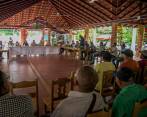 En la mesa participaron la Gobernación de Antioquia, el Invías, los alcaldes de las zonas afectadas, y miembros de la comunidad. FOTO: Gobernación de Antioquia.