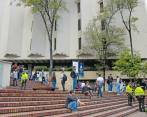 Correo electrónico y servicios de plataformas como Zoom y Team lograron ser activados ayer en la noche, pero no se podía acceder desde la red de los campus de la Javeriana. FOTO colprensa.
