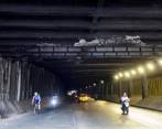 El deprimido de la avenida Oriental es uno de los sitios en los que más se presenta esta situación contra los vehículos. Foto El Colombiano