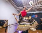 Bochica rescata los bailes tradicionales colombianos y los fomenta entre la juventud. Foto: Carlos Velázquez.