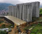 Las obras en la etapa C del proyecto de vivienda Ciudad del Este empezaron en 2014. A la fecha , van en un 85% de ejecución. La obra beneficiaría a 448 familias de Medellín. FOTO MANUEL SALDARRIAGA QUINTERO