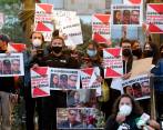 Varios periodistas y organizaciones sociales se manifestarone en las calles contra el asesinato de tres reporteros en México. FOTO AFP