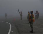 En Valdivia hay presencia constante del Ejército y la Policía, pero las características del terreno y la densa neblina hacen que sea difícil el control de las carreteras. FOTO: MANUEL SALDARRIAGA.