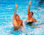 Los colombianos Gustavo Sánchez y Jennifer Cerquera representaron al país en Serie Mundial de Natación Artística en París. FOTO CORTESIA FINA