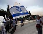 En las calles de Israel, algunos partidarios del Gobierno entrante celebran el cambio de mandato. Foto: EFE.