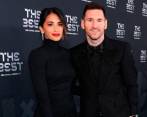 Antonella Roccuzzo y Lionel Messi durante la entrega de los premios The Best. FOTO @fifamedia