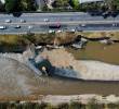 Zona afectada por el hueco está en el costado izquierdo de la Regional, en sentido sur-norte, paralelo a los talleres del metro, en Bello.<b><span class=mln_uppercase_mln> </span></b>FOTO<b><span class=mln_uppercase_mln> cortesía</span></b>