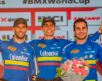 De izquierda a derecha, Vincent Pelluard, Diego Arboleda y Carlos Ramírez, quienes se adueñaron del podio en la pista Sakarya.