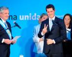Alberto Fernández tomaba juramento del ministro del interior, Eduardo Wado de Pedro, en el Museo Casa Rosada de Buenos Aires. De Pedro es uno de los ministros que renunció este miércoles. Foto: EFE