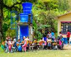 Increíble: 87 niños reciben clases en escuela de pueblo de Antioquia donde solo caben 20