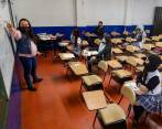 Bajo el modelo de alternancia, la distancia entre estudiantes es uno de los principales protocolos de bioseguridad a seguir para evitar el virus. FOTO MANUEL SALDARRIAGA