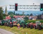 Granjeros de Alemania y Países Bajos han bloqueado vías ante la posible medida de la Unión Europea de restringir el uso del estiércol en los cultivos. FOTO Getty.