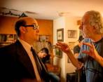 Javier Cámara y Fernando Trueba en uno de los momentos de grabación de El olvido que seremos en Medellín. Actor y director de la cinta colombiana. FOTO CORTESÍA CARACOL TELEVISIÓN