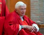 El pontificado de Benedicto XVI, de 2005 a 2013, estuvo marcado por crisis, entre ellas revelaciones sobre abusos sexuales de religiosos a menores. FOTO VATICANO