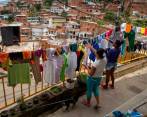 Alcaldía de Medellín aún no entrega lavadoras a mujeres con mayor carga en el hogar