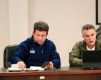 Diego Molano y Aníbal Gaviria en el Puesto de Mando Unificado (PMU) en Rionegro. FOTO: TOMADA DE TWITTER @ANIBALGAVIRIA. 