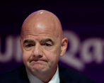Gianny Infantino llegó al estadio de Santos a darle el último adiós a Pelé. Foto EFE