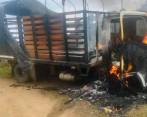 Así quedó el vehículo en el que los soldados adscritos al Batallón de Ingenieros de Desminado Humanitario se movilizaban por la vereda Río Blanco, en el municipio de Baraya, Huila. FOTO: CORTESÍA