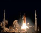 Las personas que se reunieron para verlo en vivo. FOTOS Efe y Nasa / Keegan Barber