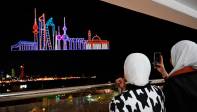 El espectáculo contó con 2.000 drones que surcaron los cielos de la ciudad de Kuwait. FOTO: GETTY