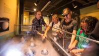 El Planetario de Medellín tiene un club de astronomía para ciegos llamado El Ojo Sonoro. Foto: Carlos Velásquez 