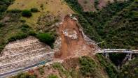 Cayeron miles de metros cúbicos de tierra sobre el nuevo corredor vial, el cual aún no se encuentra en operación. Foto: Camilo Suárez Echeverry