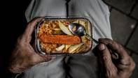 Con los altos precios de la comida los empleados deben buscar alternativas para su alimentación fuera de casa. Foto: Camilo Suárez Echeverry
